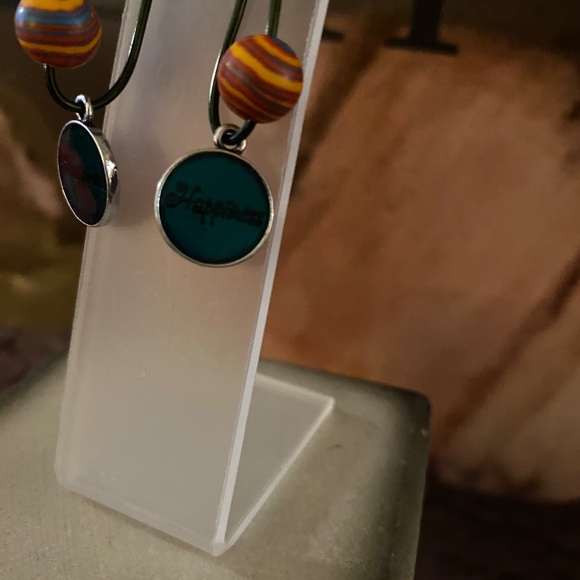 SATURN - Picture 2 of 4